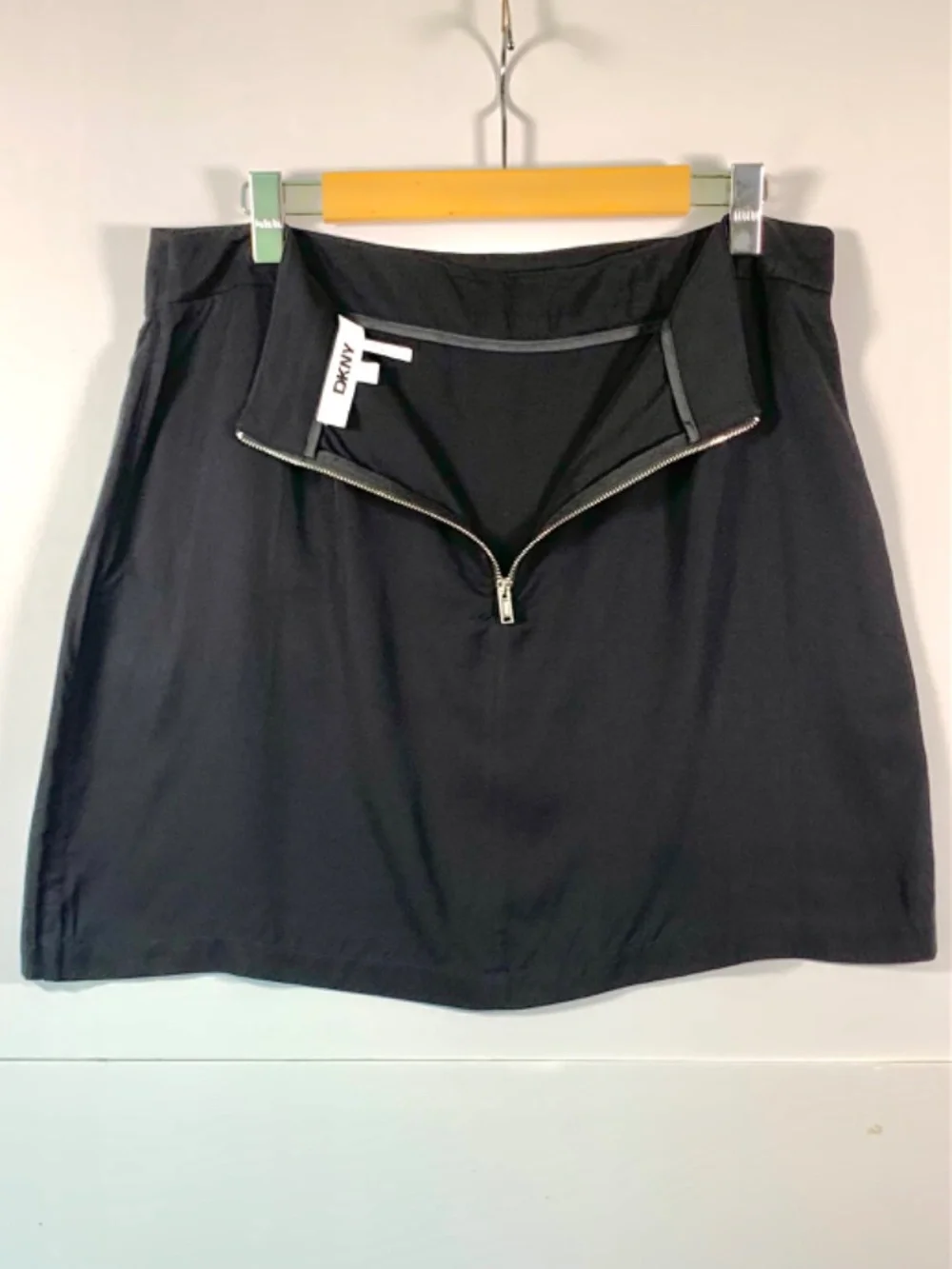 DKNY Black Cargo Wrap Mini Skirt Silver-Tone Detail/zippered closure Streetwear